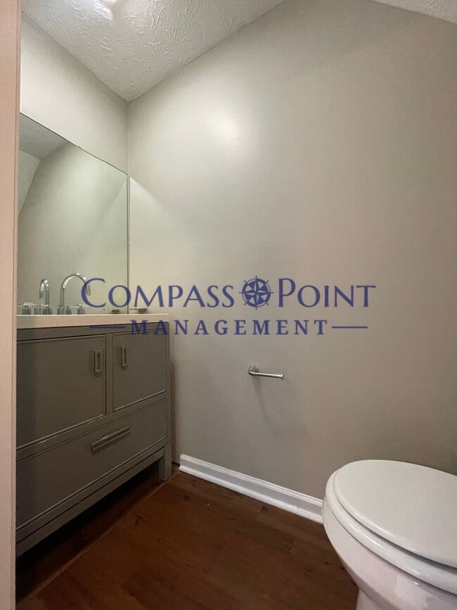 Foto del edificio - 2BR 1.5 BTH townhouse, First Month's Rent Free!!