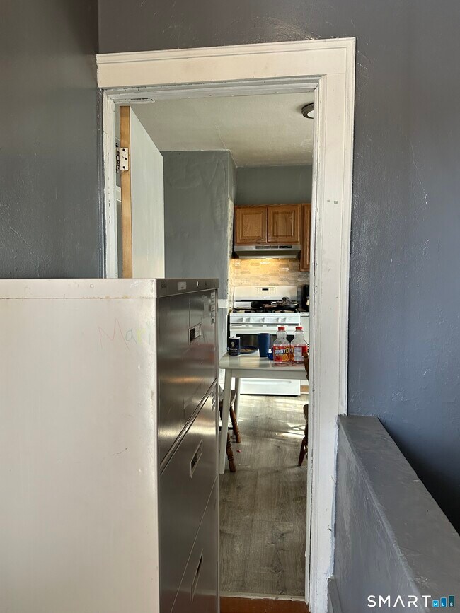 Building Photo - 165 Martin St