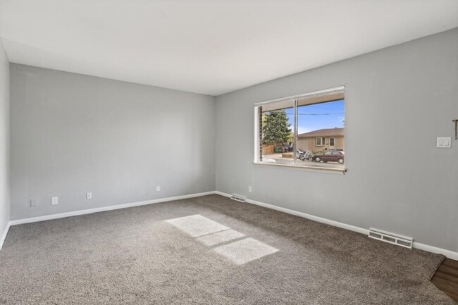 Building Photo - 2853 15th Ave Ct