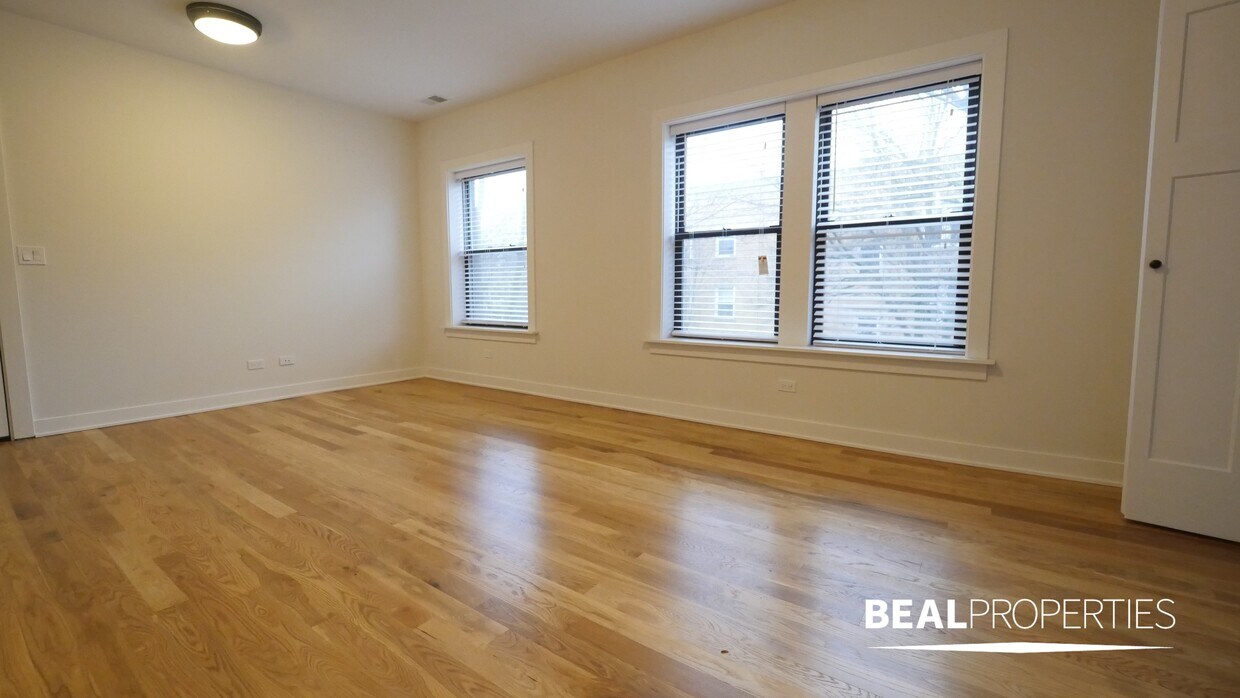 Foto principal - 2203 W Eastwood Ave