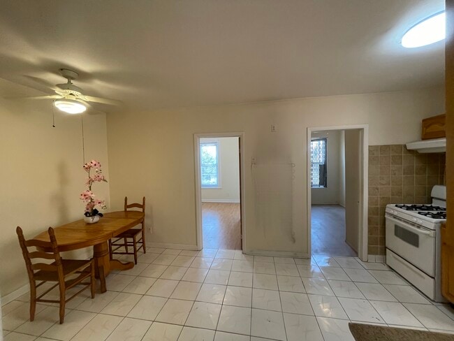 Dining Area - 98 Bristol St