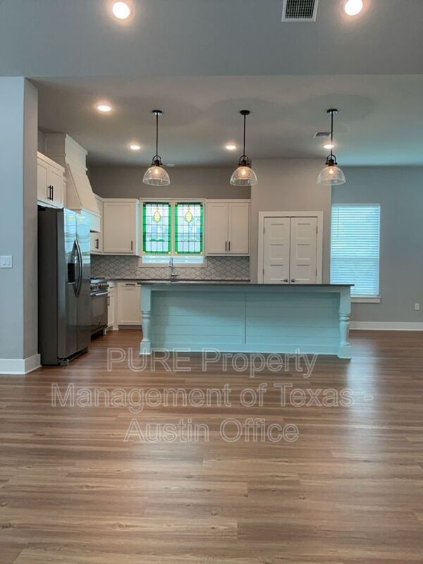 Building Photo - 117 Dax Dr