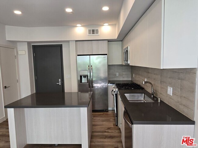 Foto del edificio - 740 Ridgeley Dr