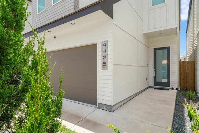 Building Photo - 4425 Bora Bora Ln