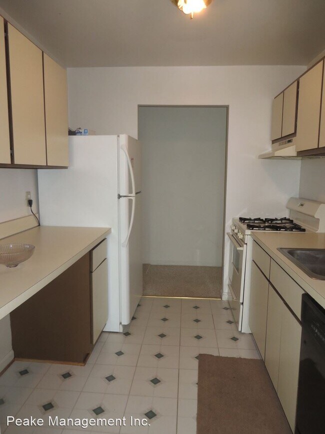 Building Photo - 1 br, 1 bath House - 5201 Duke St. #402