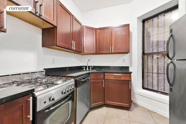 Foto del edificio - 526 W 123rd St