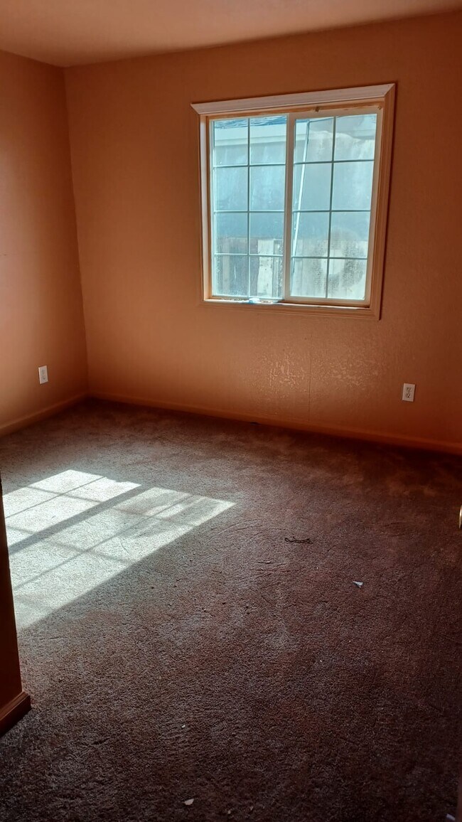 Bedroom - 1137 Alberni St