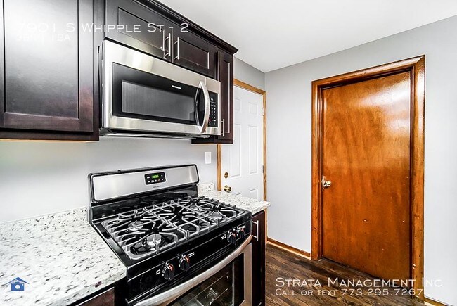 Building Photo - 3 bedroom in Chicago IL 60652