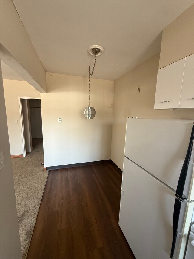 Foto del edificio - 3455 Shoreline Dr