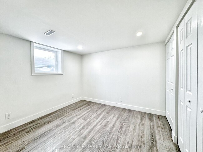 Photo du bâtiment - 61 College Cres