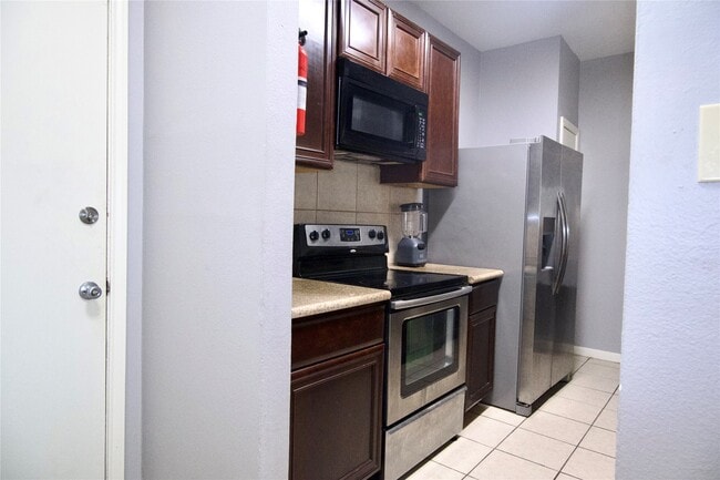 Foto del edificio - 3042 Holly Hall St