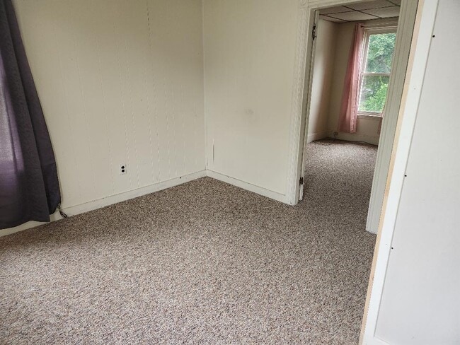 Building Photo - 261 Elm St
