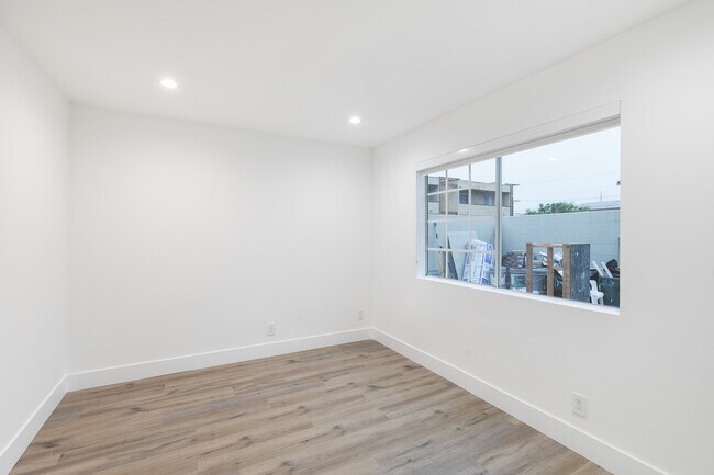 Foto del edificio - 3701 Hughes Ave
