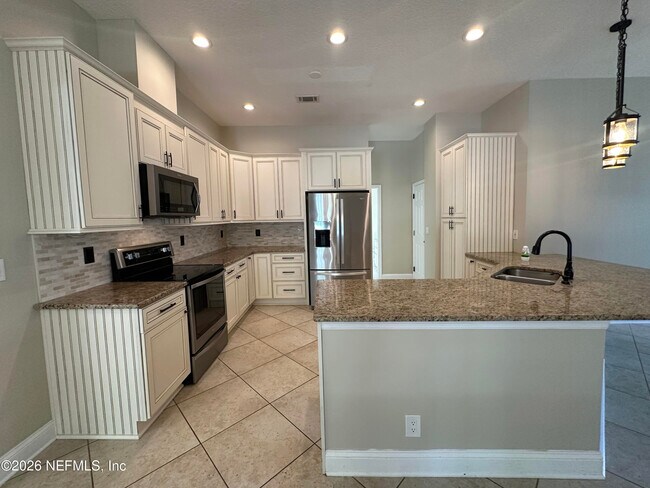 Foto del edificio - 12770 Camellia Bay Dr W