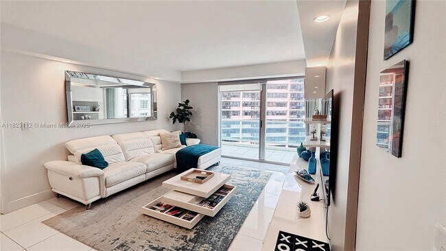 Foto del edificio - 5161 Collins Ave