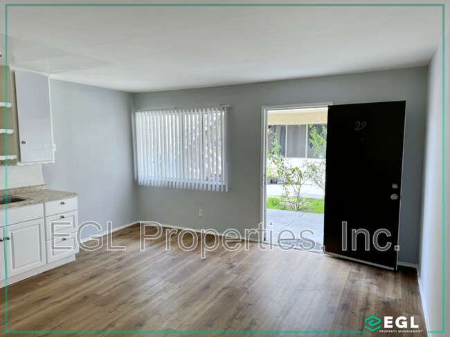Building Photo - 3943 La Rica Ave