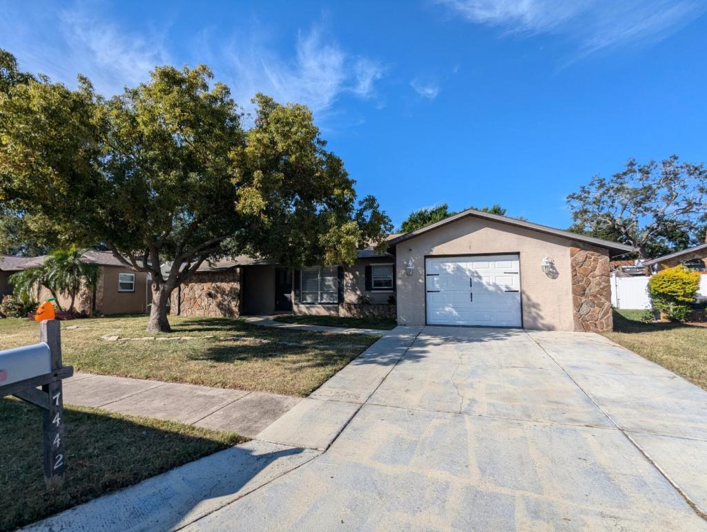 Foto principal - 7442 Dauvin Ct