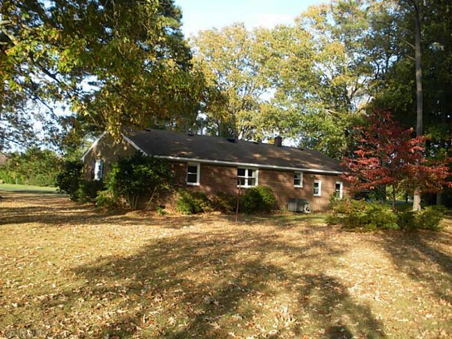 Building Photo - 624 St Brides Rd W