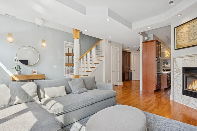 Foto del edificio - 1065 N Marshfield Ave