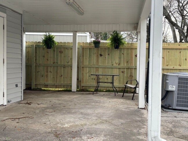 Building Photo - 326 Stoney Creek Ave