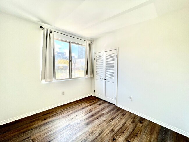 Building Photo - Beautiful 3B/2BA Condo in Little Italy w/ ...