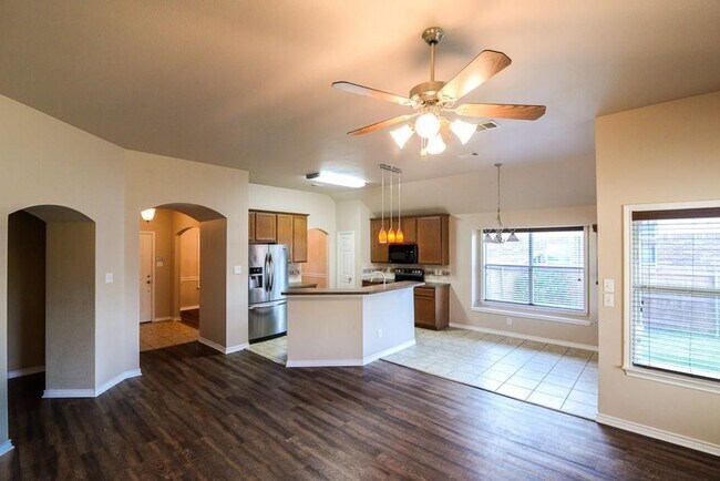 Building Photo - Beautiful home with open floor plan in Hid...