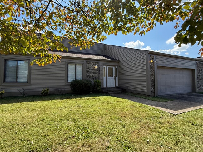Building Photo - 8920 Thelma Ln