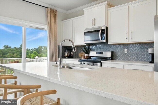 Foto del edificio - 5051 Silver Oak Dr