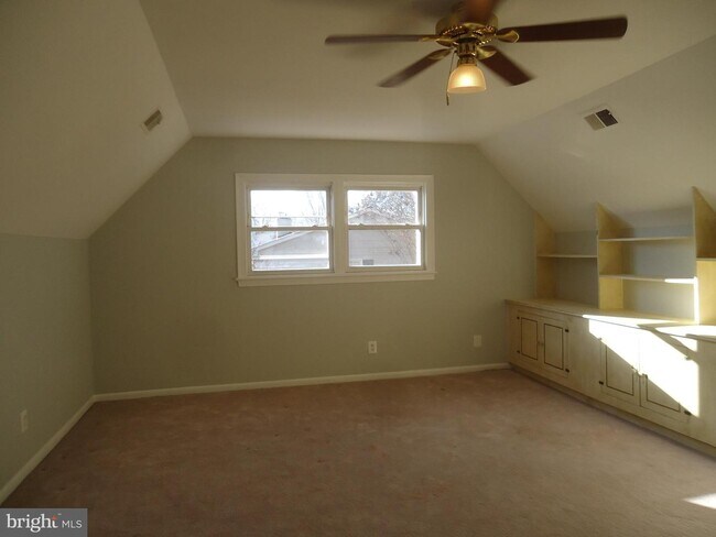 Building Photo - 8014 Birnam Wood Dr