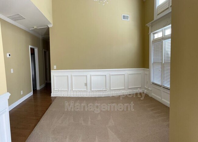 Building Photo - 1226 Chippewa Oak Dr NE
