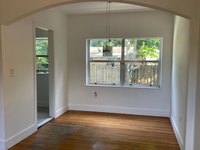 Foto del edificio - 320 NW 140th St