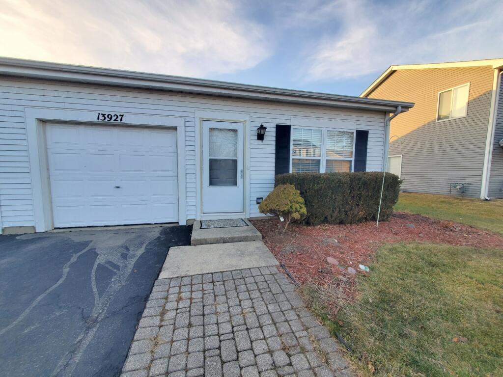 13927 S Oakdale Cir, Plainfield, IL 60544 Condo for Rent in