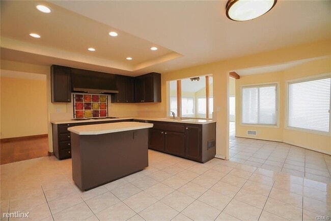 Building Photo - 4 br, 3 bath House - 2274 N Rockridge Pl