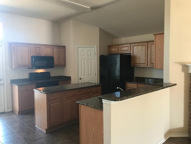 Foto del edificio - 4/2/2 Fenced yard NORTH LONGVIEW