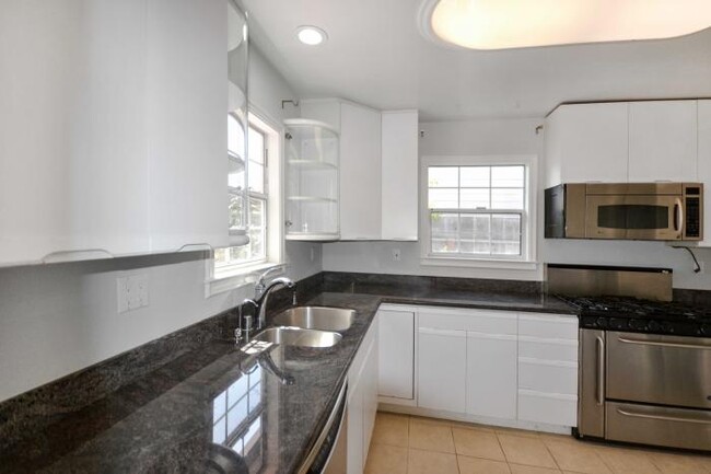 Building Photo - 4 bedroom in San Mateo CA 94401
