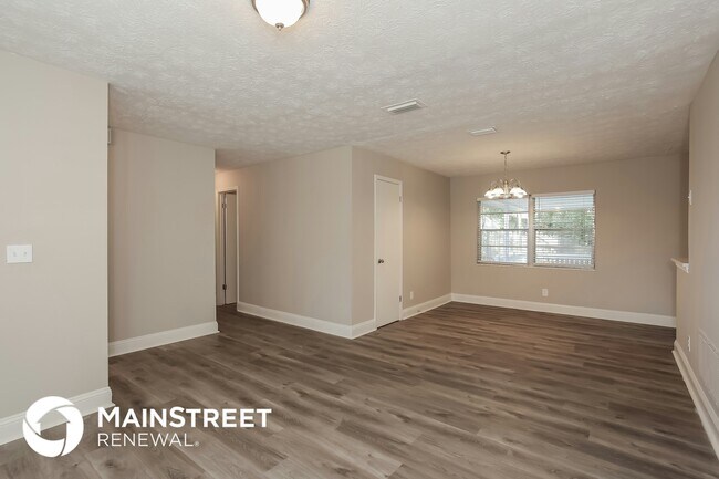 Foto del edificio - 7421 Deepwood Dr N