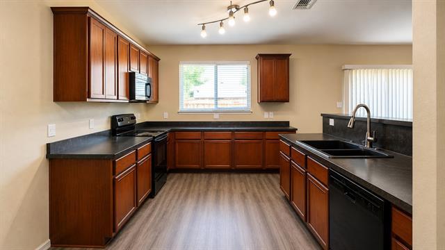Building Photo - 1701 Quail Springs Cir