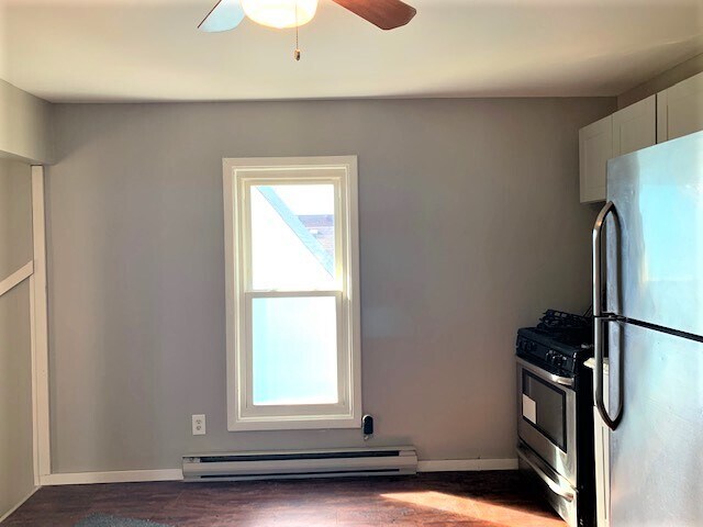 Building Photo - 487 Hawley St
