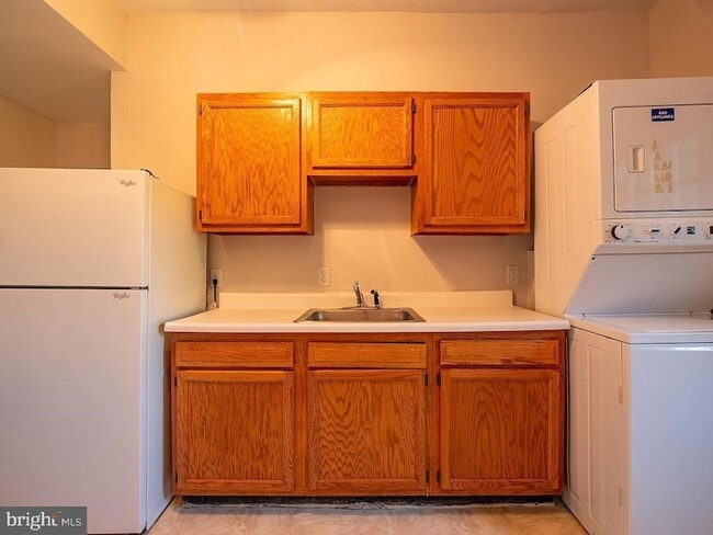 Building Photo - 424 E North Ave