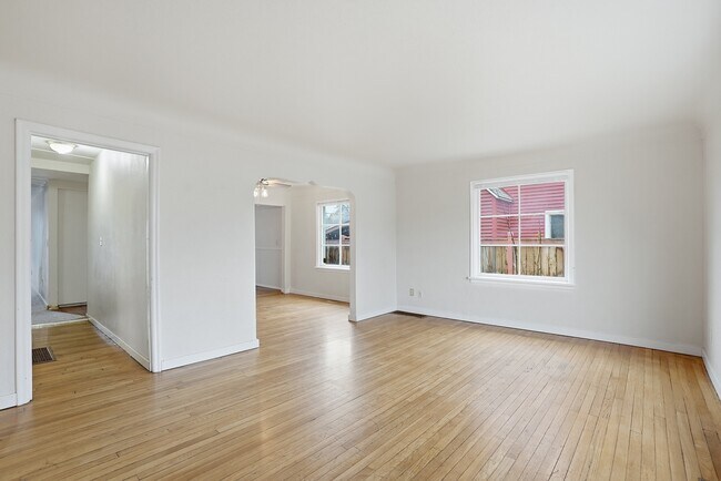 Building Photo - 611 S Ferrall St