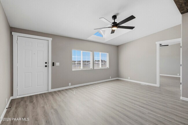 Foto del edificio - 1750 S Johnson Ln