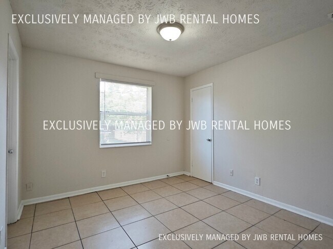 Foto del edificio - 1838 Broadway Ave