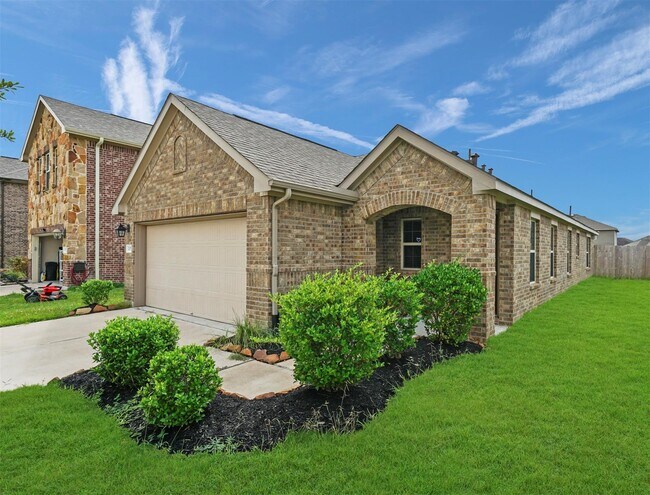 Building Photo - 20751 Winghaven Dr