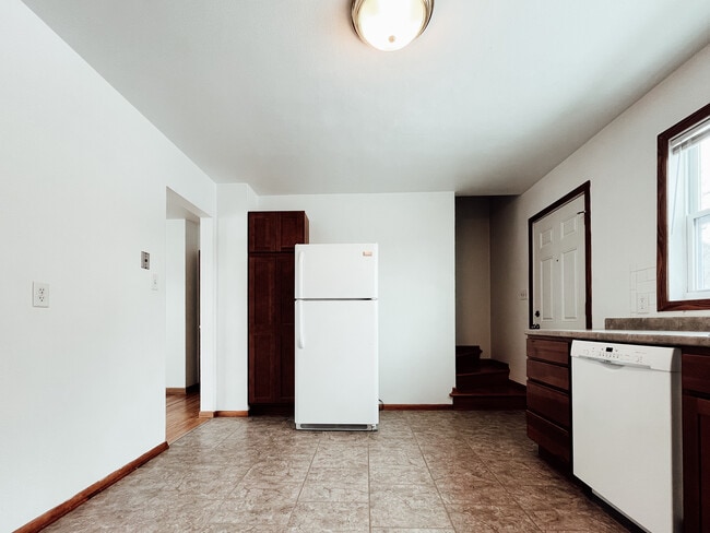 Building Photo - 921 Rainbow Dr