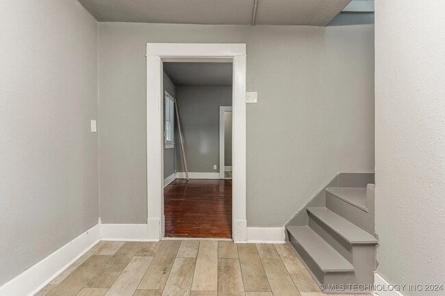Building Photo - 1206 S Rockford Ave