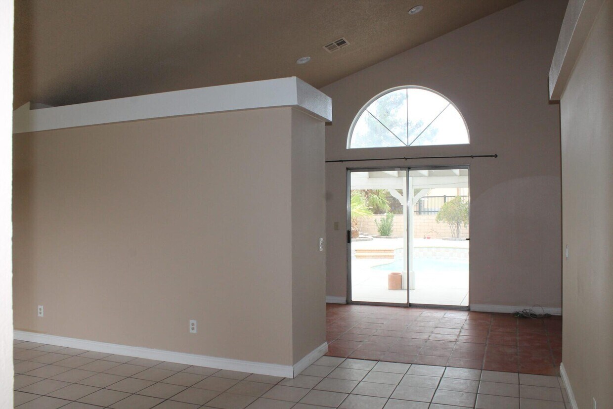 Foto del edificio - 4857 Essex Dr