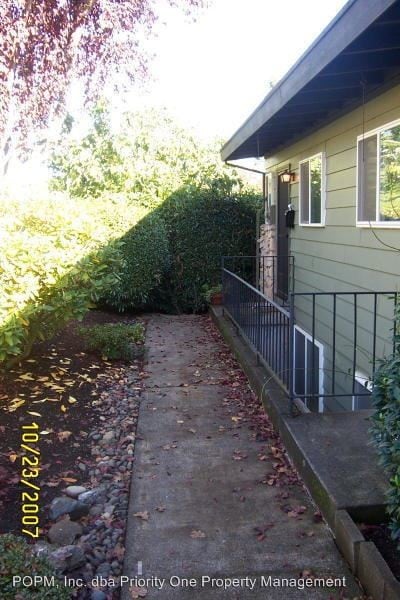 Primary Photo - 1550 SE Lava Dr