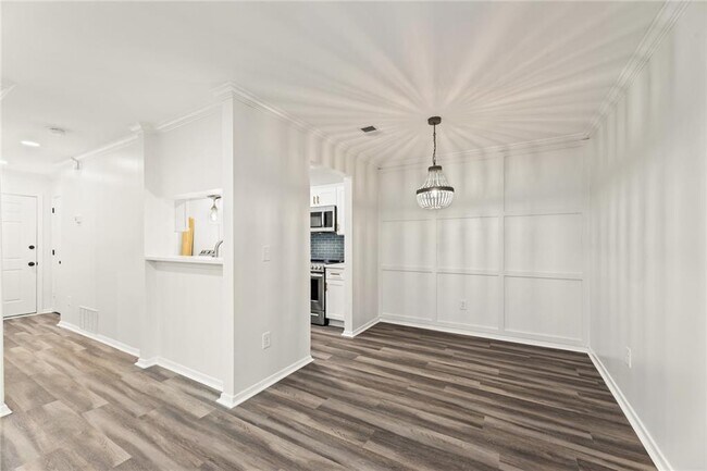 Foto del edificio - 521 Warm Springs Cir