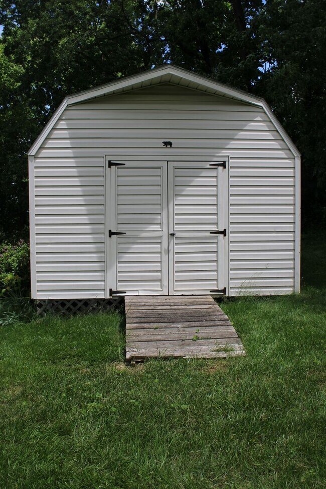 Building Photo - Raised Rancher
