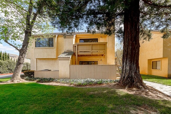 Building Photo - Newly remodeled upstairs condo in gated co...